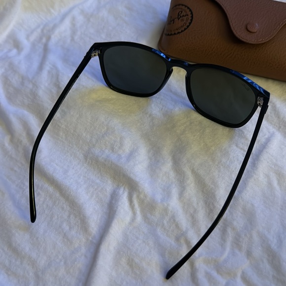 BRAND NEW WITH BOX. Ray Ban sunglasses - Picture 4 of 8